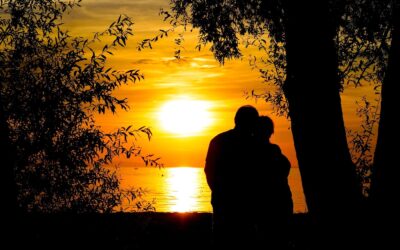 Houseboating or Onshore Lodging? Which is Right for You?